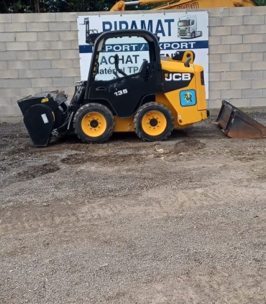 Mini chargeur sur pneus jcb 135robot