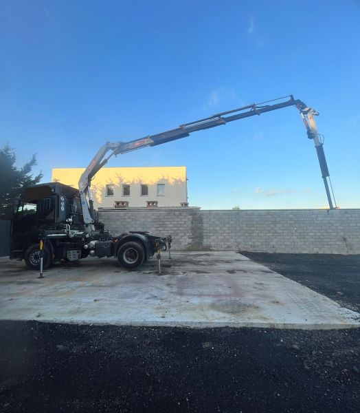 Tracteur routier grue