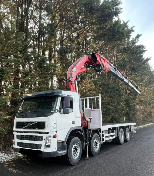 Porteur plateau grue volvo fm420